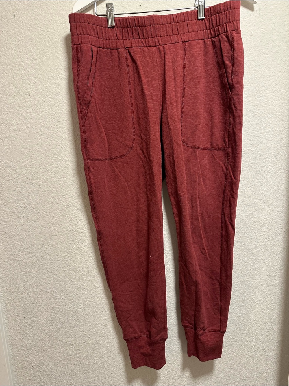 CAbi Women’s Jogger Pants Size M Rust Red Pull-On Elastic Waist Casual